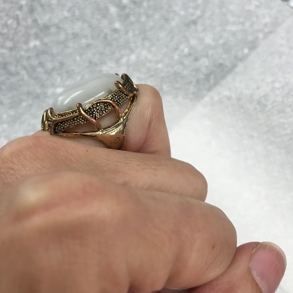Ring - Picture 2 of 5